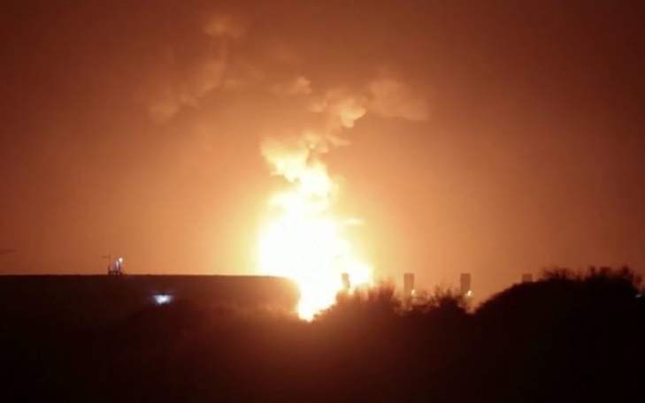 Đường ống dầu khí Israel bốc cháy do trúng rocket Hamas phóng từ Gaza sang
